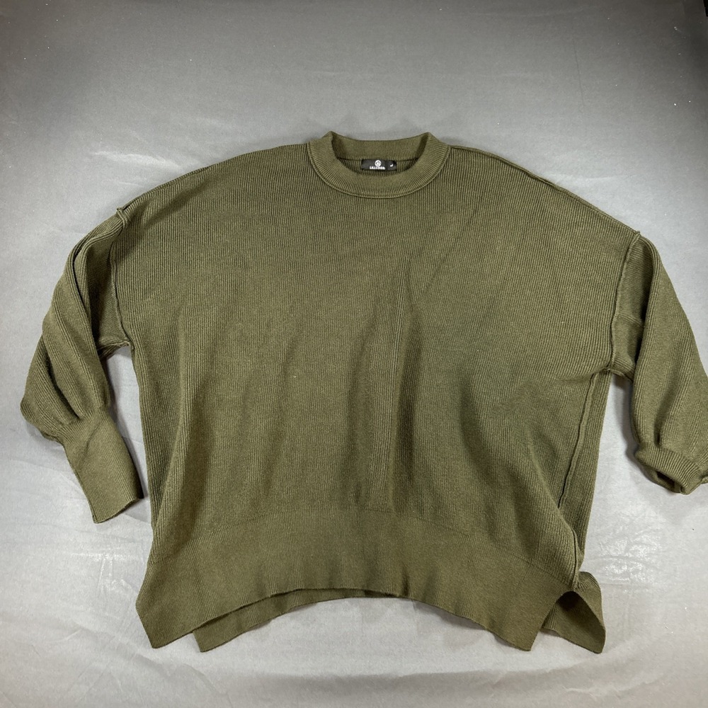 olive green ribbed crewneck sweater collar tag that reads "LILLUSORY"